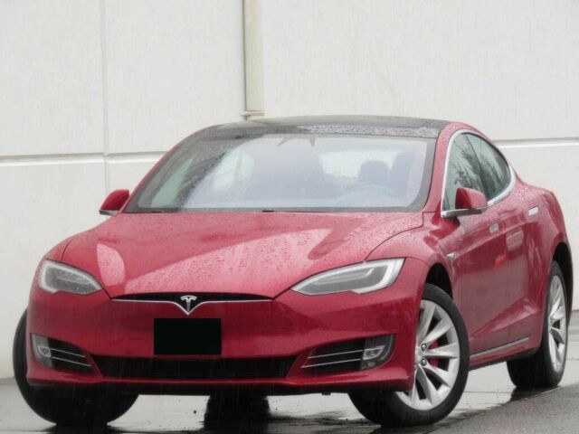 Красный Тесла Модель С, объемом двигателя 0 л и пробегом 60 тыс. км за 13500 $, фото 1 на Automoto.ua