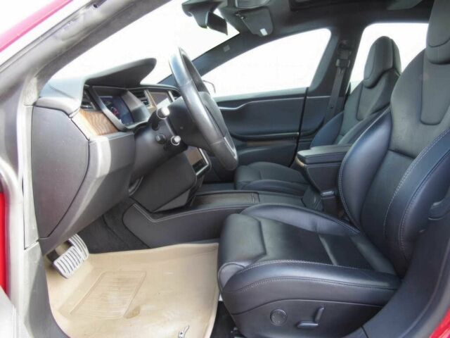 Красный Тесла Модель С, объемом двигателя 0 л и пробегом 60 тыс. км за 13500 $, фото 7 на Automoto.ua