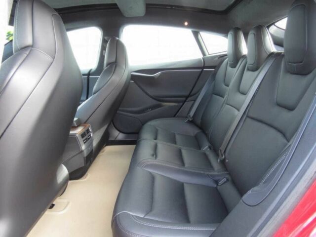Красный Тесла Модель С, объемом двигателя 0 л и пробегом 60 тыс. км за 13500 $, фото 11 на Automoto.ua