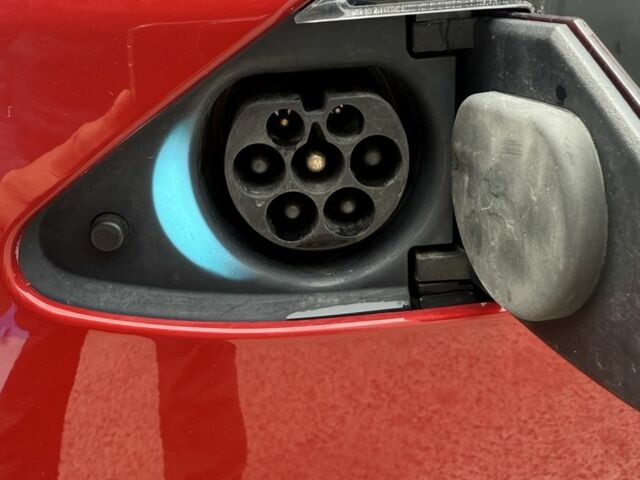 Червоний Тесла Модель С, об'ємом двигуна 0 л та пробігом 90 тис. км за 25343 $, фото 15 на Automoto.ua