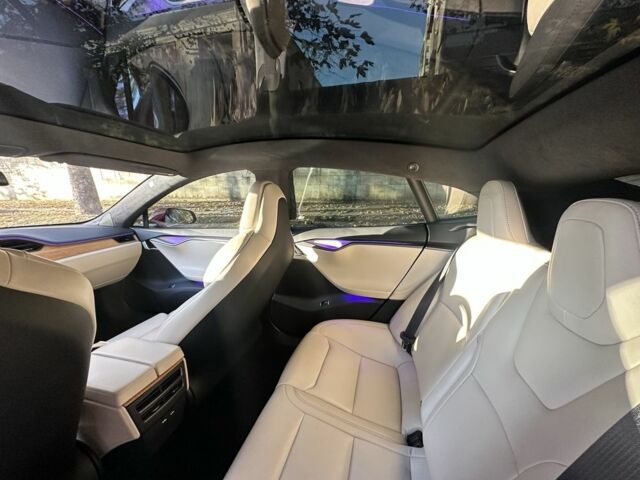 Червоний Тесла Модель С, об'ємом двигуна 0 л та пробігом 60 тис. км за 26800 $, фото 9 на Automoto.ua