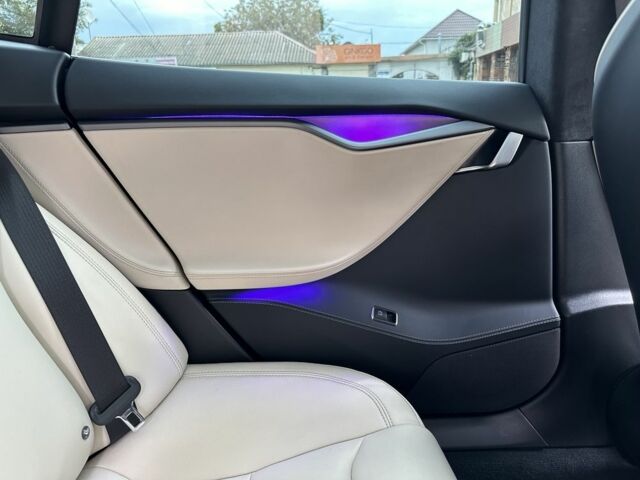 Червоний Тесла Модель С, об'ємом двигуна 0 л та пробігом 60 тис. км за 26800 $, фото 10 на Automoto.ua