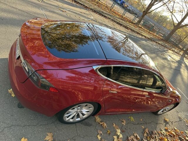 Червоний Тесла Модель С, об'ємом двигуна 0 л та пробігом 60 тис. км за 26800 $, фото 6 на Automoto.ua