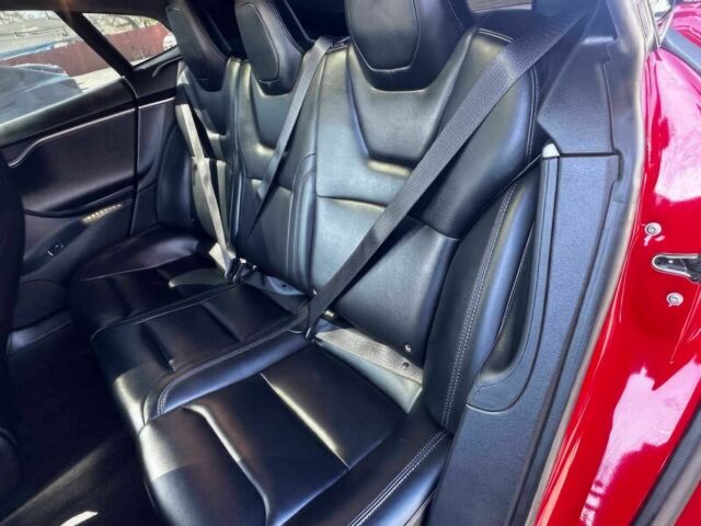 Червоний Тесла Модель С, об'ємом двигуна 0 л та пробігом 26 тис. км за 15600 $, фото 8 на Automoto.ua