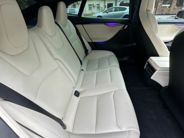 Червоний Тесла Модель С, об'ємом двигуна 0 л та пробігом 60 тис. км за 26800 $, фото 11 на Automoto.ua