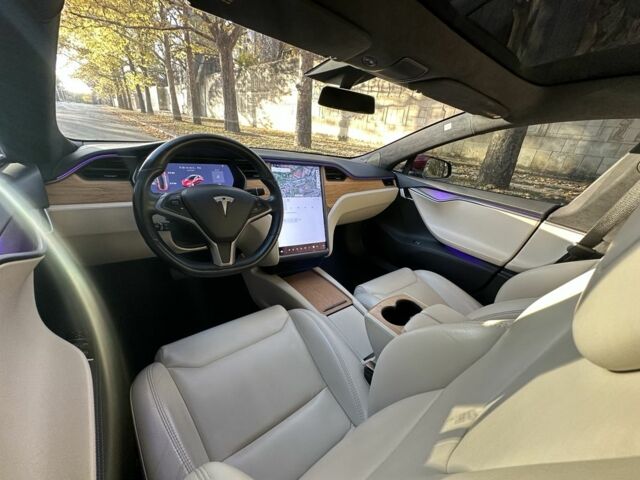 Червоний Тесла Модель С, об'ємом двигуна 0 л та пробігом 60 тис. км за 26800 $, фото 8 на Automoto.ua