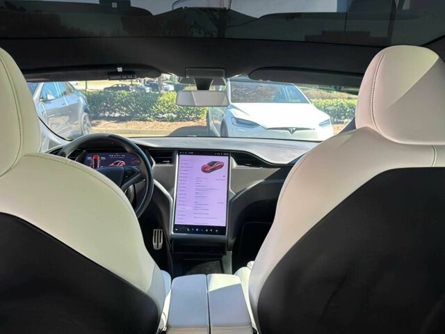 Червоний Тесла Модель С, об'ємом двигуна 0 л та пробігом 13 тис. км за 19900 $, фото 8 на Automoto.ua