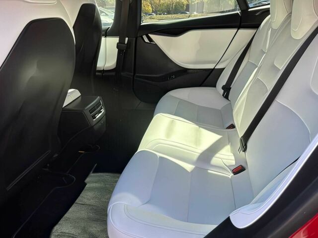 Червоний Тесла Модель С, об'ємом двигуна 0 л та пробігом 13 тис. км за 19900 $, фото 9 на Automoto.ua