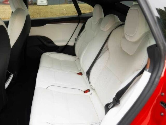 Красный Тесла Модель С, объемом двигателя 0 л и пробегом 20 тыс. км за 12500 $, фото 14 на Automoto.ua