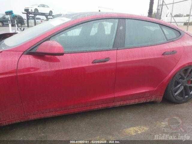 Красный Тесла Модель С, объемом двигателя 0 л и пробегом 4 тыс. км за 40000 $, фото 8 на Automoto.ua