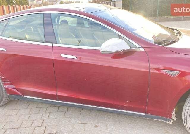 Красный Тесла Модель С, объемом двигателя 0 л и пробегом 174 тыс. км за 9999 $, фото 2 на Automoto.ua