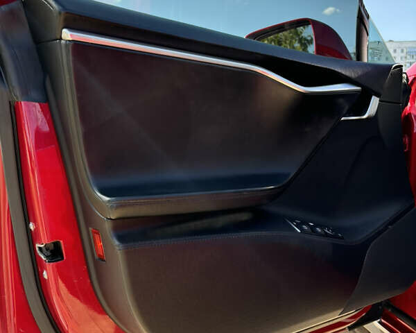 Червоний Тесла Модель С, об'ємом двигуна 0 л та пробігом 188 тис. км за 13900 $, фото 17 на Automoto.ua