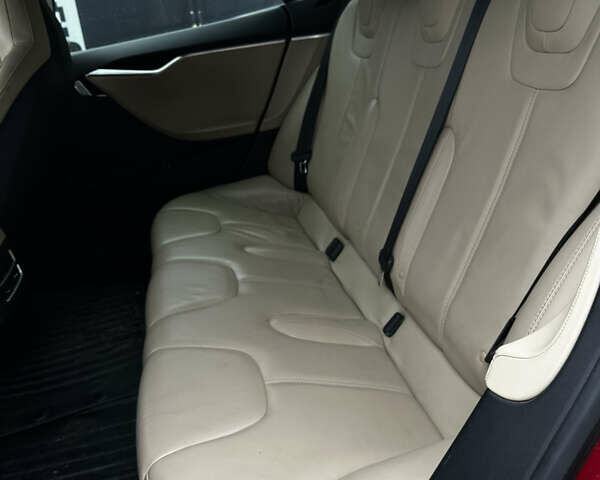 Красный Тесла Модель С, объемом двигателя 0 л и пробегом 306 тыс. км за 10900 $, фото 10 на Automoto.ua