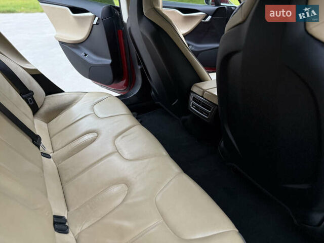 Красный Тесла Модель С, объемом двигателя 0 л и пробегом 319 тыс. км за 9500 $, фото 27 на Automoto.ua