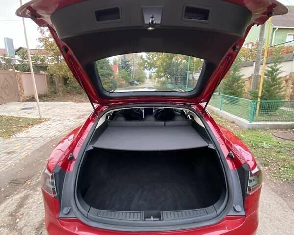 Красный Тесла Модель С, объемом двигателя 0 л и пробегом 179 тыс. км за 14800 $, фото 15 на Automoto.ua