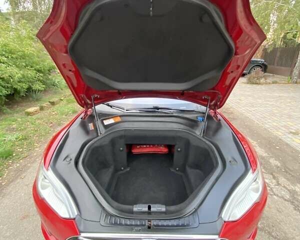 Красный Тесла Модель С, объемом двигателя 0 л и пробегом 172 тыс. км за 14900 $, фото 15 на Automoto.ua