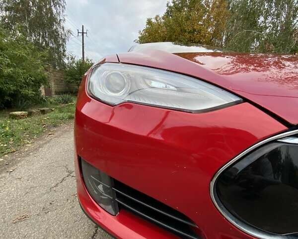 Красный Тесла Модель С, объемом двигателя 0 л и пробегом 172 тыс. км за 14900 $, фото 3 на Automoto.ua