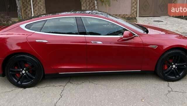 Красный Тесла Модель С, объемом двигателя 0 л и пробегом 176 тыс. км за 14800 $, фото 6 на Automoto.ua