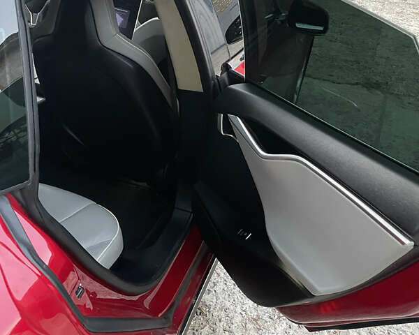 Червоний Тесла Модель С, об'ємом двигуна 0 л та пробігом 198 тис. км за 13500 $, фото 20 на Automoto.ua