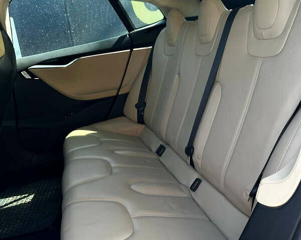 Красный Тесла Модель С, объемом двигателя 0 л и пробегом 306 тыс. км за 11500 $, фото 24 на Automoto.ua