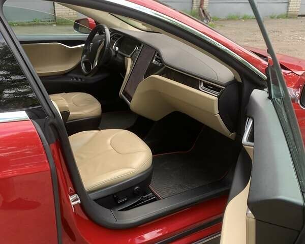 Красный Тесла Модель С, объемом двигателя 0 л и пробегом 293 тыс. км за 11700 $, фото 23 на Automoto.ua