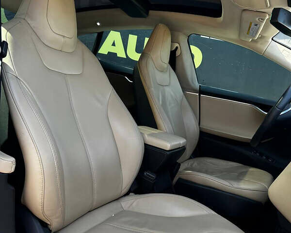 Красный Тесла Модель С, объемом двигателя 0 л и пробегом 306 тыс. км за 11500 $, фото 25 на Automoto.ua