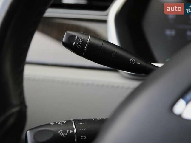 Червоний Тесла Модель С, об'ємом двигуна 0 л та пробігом 132 тис. км за 12900 $, фото 24 на Automoto.ua