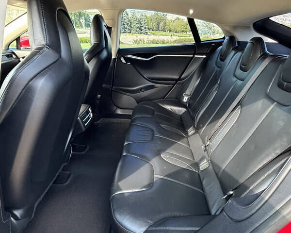 Червоний Тесла Модель С, об'ємом двигуна 0 л та пробігом 188 тис. км за 13900 $, фото 16 на Automoto.ua