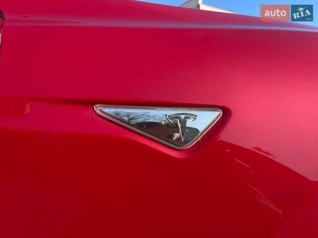 Красный Тесла Модель С, объемом двигателя 0 л и пробегом 75 тыс. км за 16000 $, фото 5 на Automoto.ua