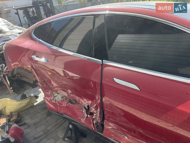 Красный Тесла Модель С, объемом двигателя 0 л и пробегом 215 тыс. км за 7900 $, фото 4 на Automoto.ua