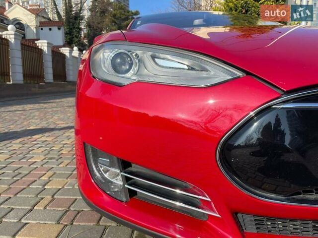 Красный Тесла Модель С, объемом двигателя 0 л и пробегом 75 тыс. км за 16000 $, фото 4 на Automoto.ua