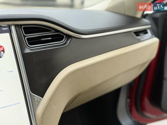 Красный Тесла Модель С, объемом двигателя 0 л и пробегом 319 тыс. км за 9500 $, фото 37 на Automoto.ua