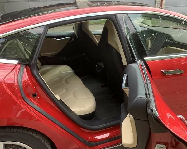 Красный Тесла Модель С, объемом двигателя 0 л и пробегом 293 тыс. км за 11700 $, фото 21 на Automoto.ua