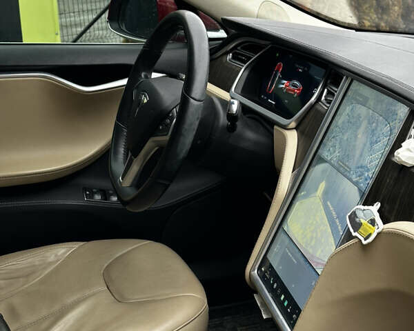 Красный Тесла Модель С, объемом двигателя 0 л и пробегом 306 тыс. км за 10900 $, фото 13 на Automoto.ua