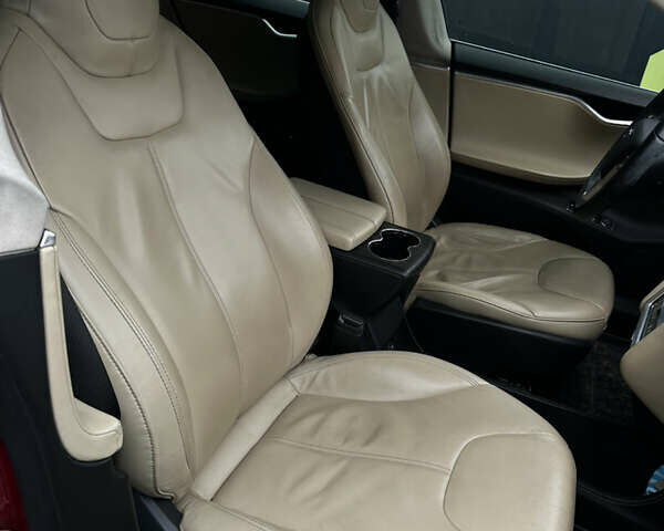 Красный Тесла Модель С, объемом двигателя 0 л и пробегом 306 тыс. км за 10900 $, фото 12 на Automoto.ua