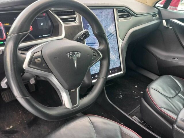 Красный Тесла Модель С, объемом двигателя 0 л и пробегом 200 тыс. км за 10999 $, фото 5 на Automoto.ua