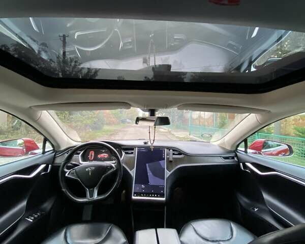 Красный Тесла Модель С, объемом двигателя 0 л и пробегом 179 тыс. км за 14800 $, фото 20 на Automoto.ua