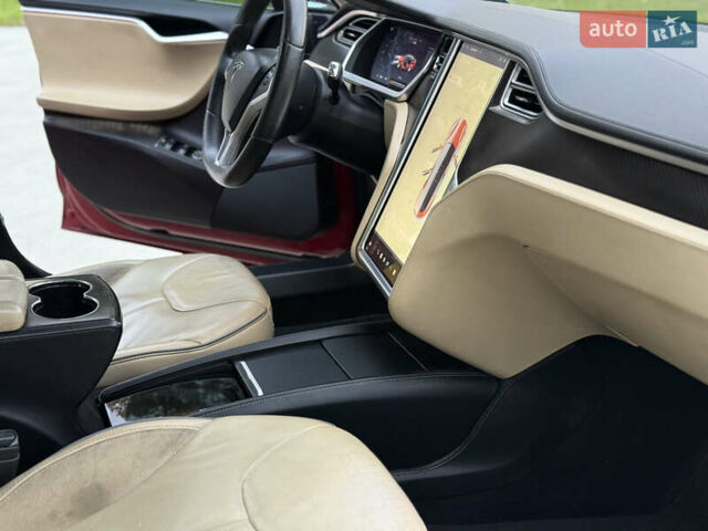 Красный Тесла Модель С, объемом двигателя 0 л и пробегом 319 тыс. км за 9500 $, фото 29 на Automoto.ua