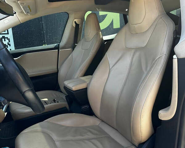 Красный Тесла Модель С, объемом двигателя 0 л и пробегом 306 тыс. км за 11500 $, фото 22 на Automoto.ua