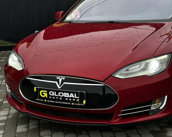 Красный Тесла Модель С, объемом двигателя 0 л и пробегом 306 тыс. км за 10900 $, фото 3 на Automoto.ua