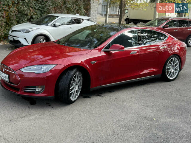 Красный Тесла Модель С, объемом двигателя 0 л и пробегом 200 тыс. км за 12000 $, фото 5 на Automoto.ua
