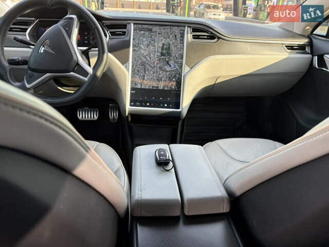 Красный Тесла Модель С, объемом двигателя 0 л и пробегом 102 тыс. км за 14700 $, фото 10 на Automoto.ua