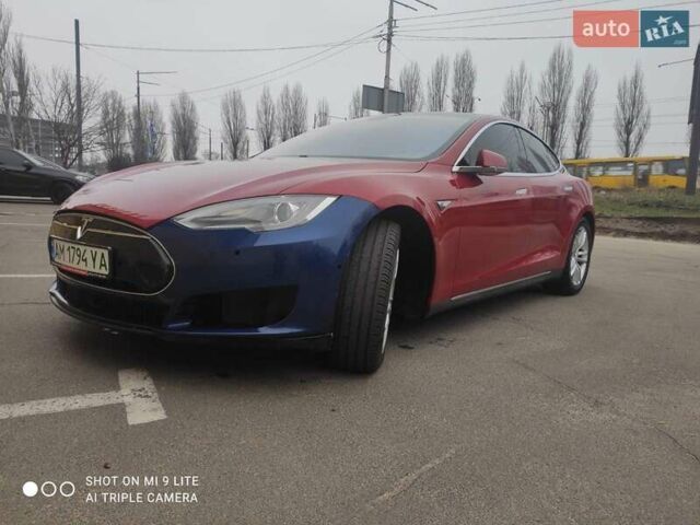 Красный Тесла Модель С, объемом двигателя 0 л и пробегом 248 тыс. км за 10500 $, фото 4 на Automoto.ua