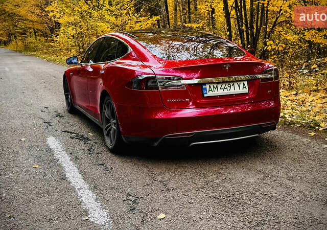 Красный Тесла Модель С, объемом двигателя 0 л и пробегом 150 тыс. км за 11862 $, фото 3 на Automoto.ua