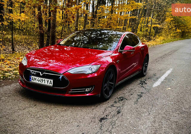 Красный Тесла Модель С, объемом двигателя 0 л и пробегом 150 тыс. км за 11862 $, фото 4 на Automoto.ua