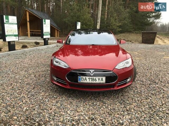 Красный Тесла Модель С, объемом двигателя 0 л и пробегом 353 тыс. км за 13400 $, фото 1 на Automoto.ua