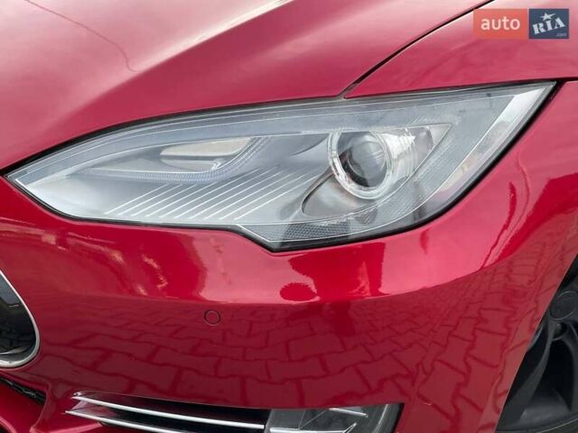 Красный Тесла Модель С, объемом двигателя 0 л и пробегом 236 тыс. км за 12999 $, фото 7 на Automoto.ua