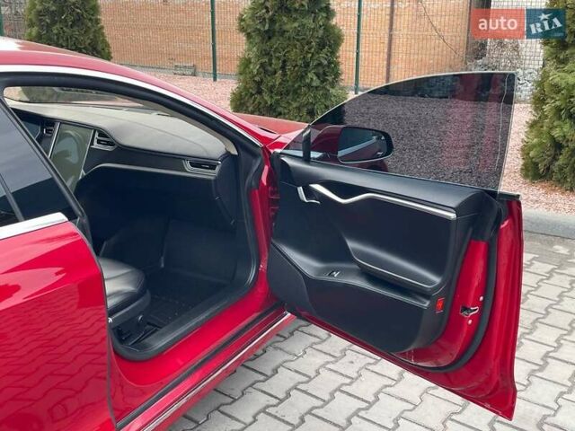 Червоний Тесла Модель С, об'ємом двигуна 0 л та пробігом 236 тис. км за 12999 $, фото 18 на Automoto.ua