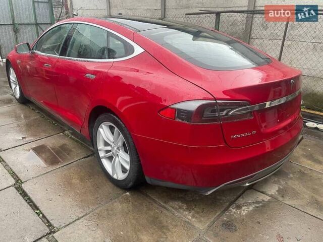 Красный Тесла Модель С, объемом двигателя 0 л и пробегом 186 тыс. км за 11500 $, фото 1 на Automoto.ua