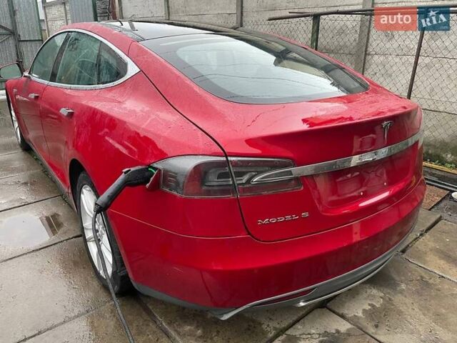 Красный Тесла Модель С, объемом двигателя 0 л и пробегом 186 тыс. км за 11500 $, фото 5 на Automoto.ua